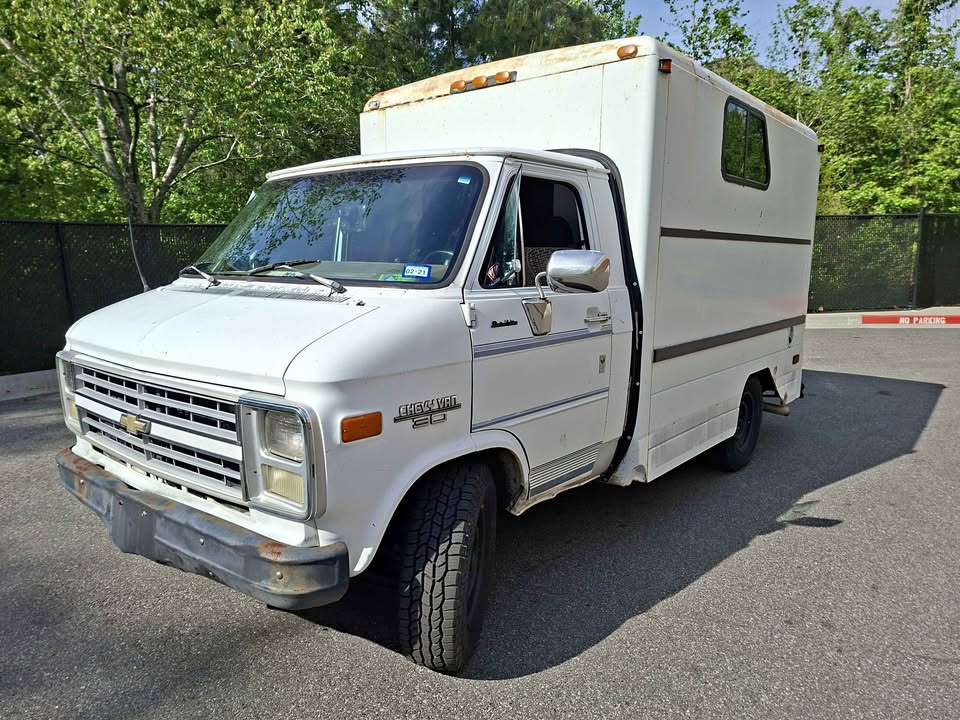 Chevrolet-G30-hi-cube-1990