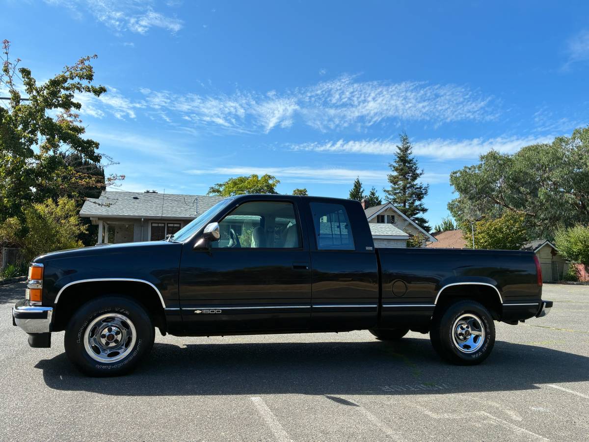Chevrolet-Gmt-400-12-ton-nominal-1994-black