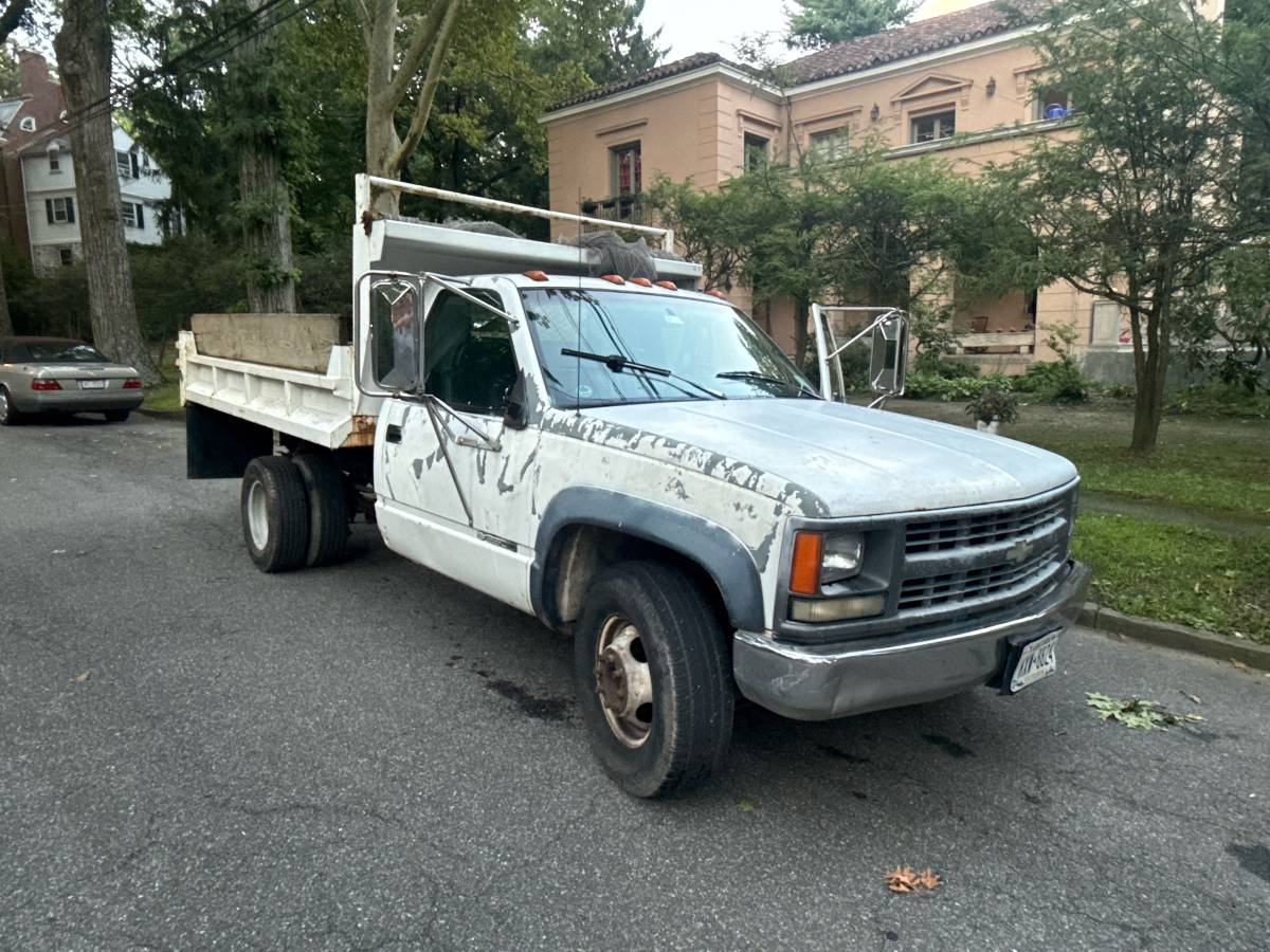 Chevrolet-Gmt-400-34-ton-nominal-1994-white