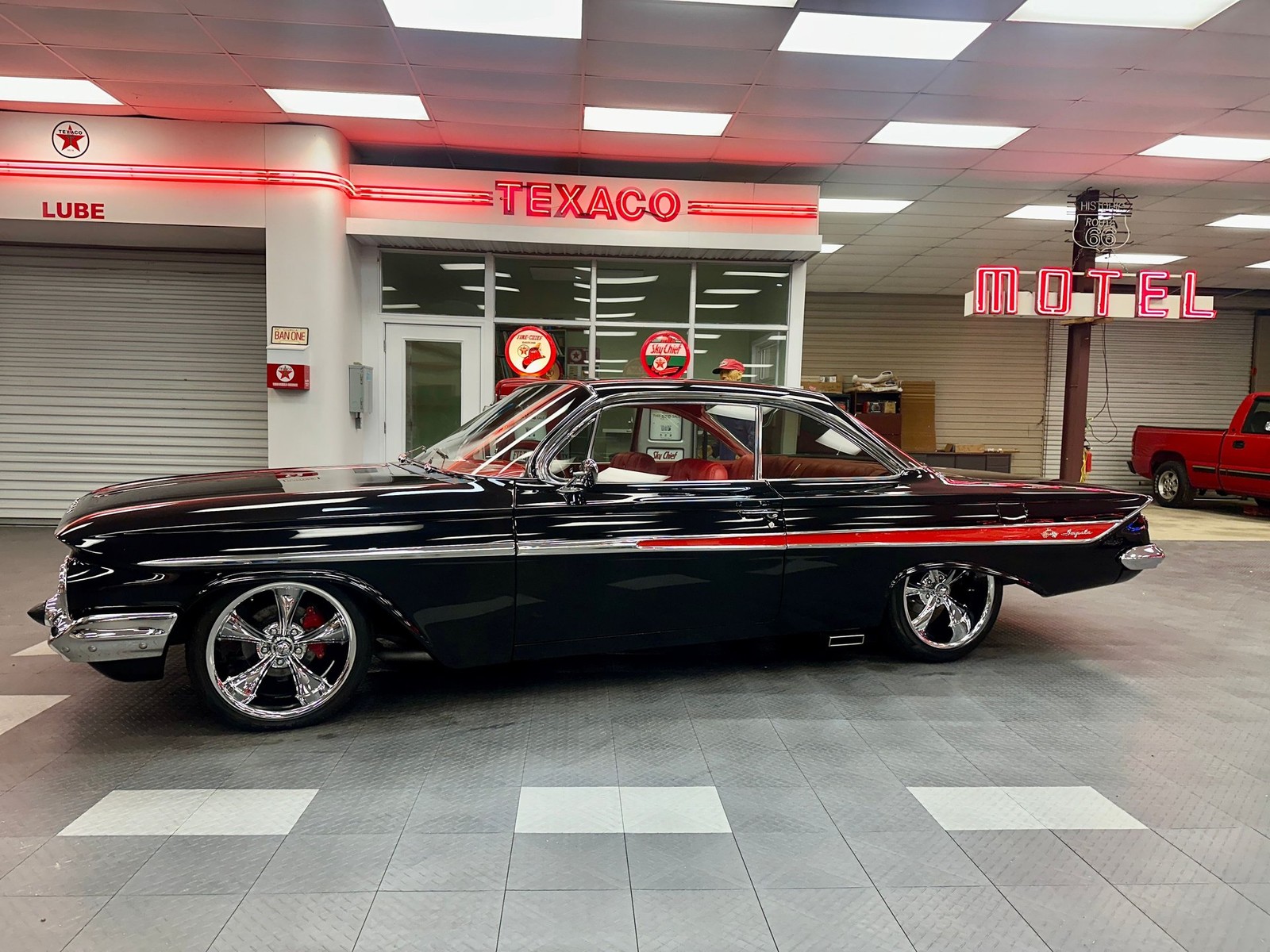 Chevrolet-Impala-1961-Red