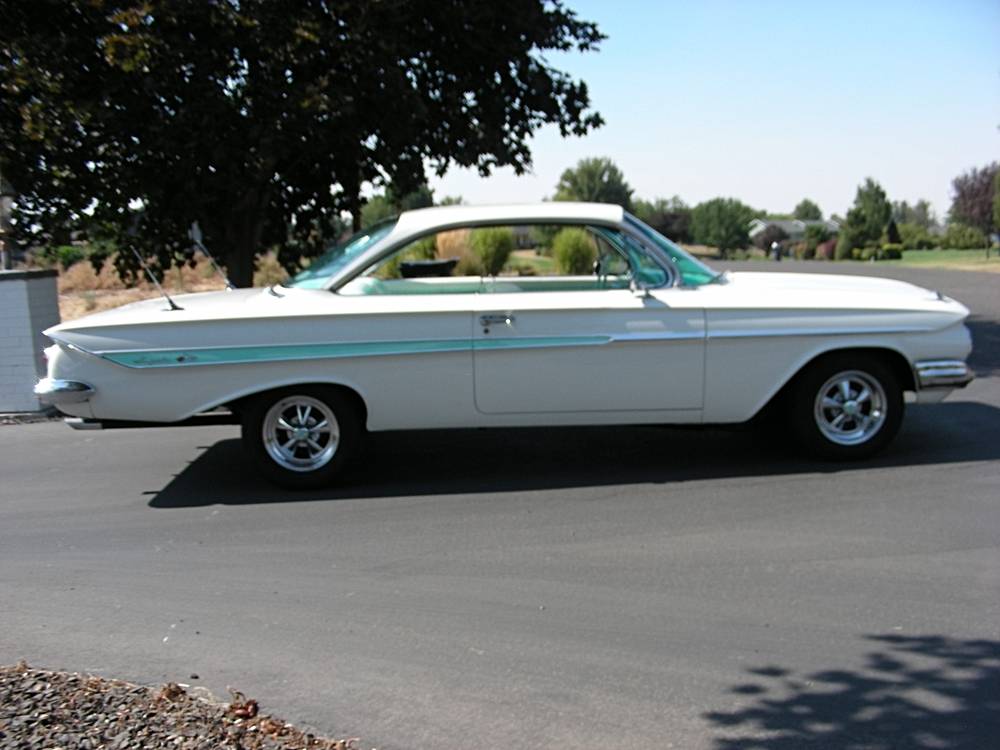 Chevrolet-Impala-1961-white