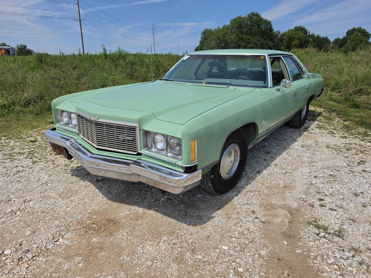 Chevrolet-Impala-1975