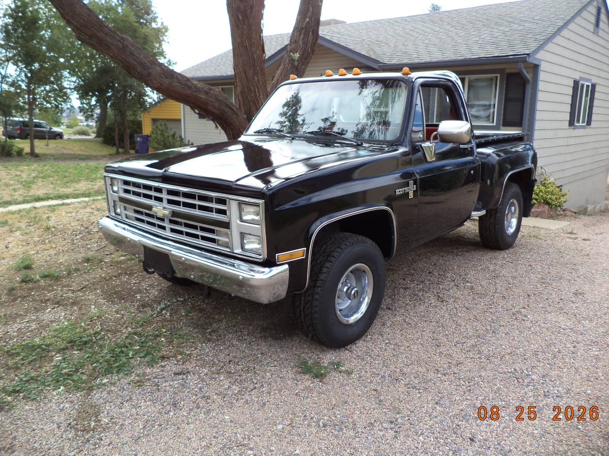 Chevrolet-K10-scottsdale-1981-black