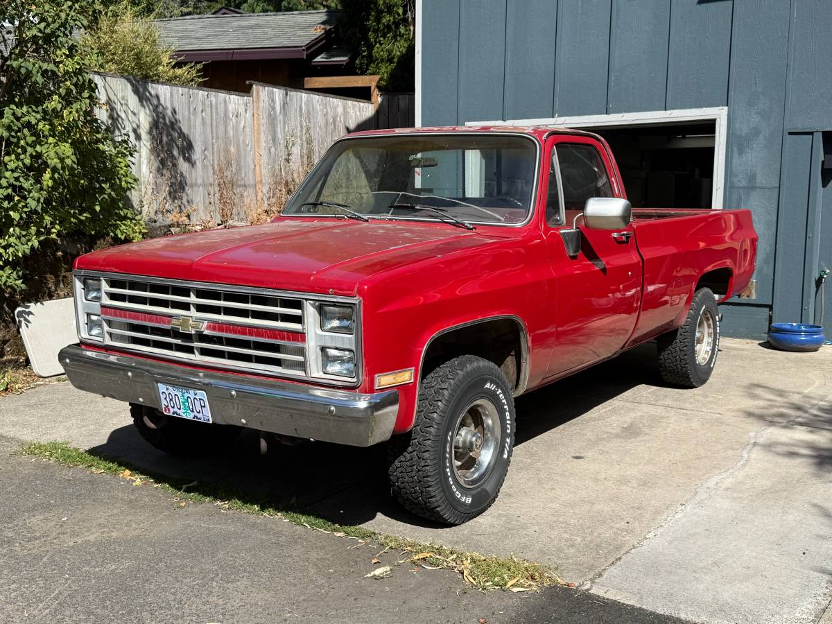 Chevrolet-K10-silverado-1985-Red