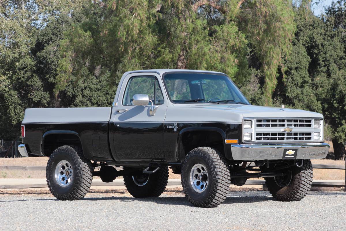 Chevrolet-K10-silverado-1985-black