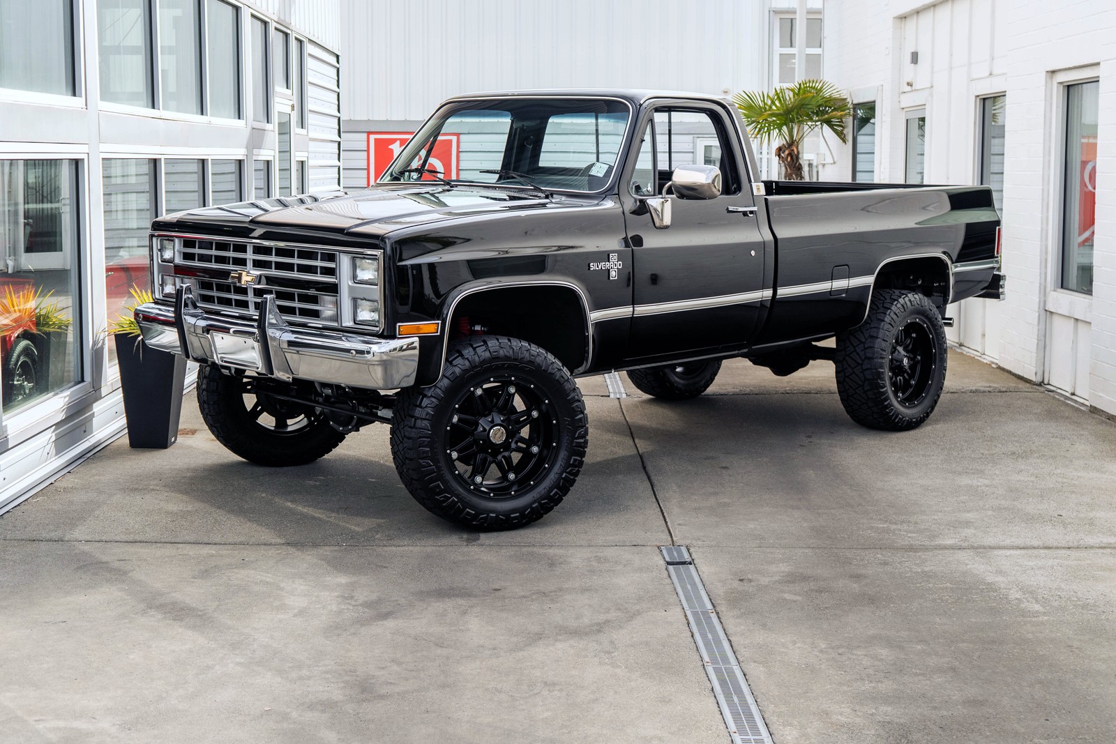 Chevrolet-K20-1985-Standard-Cab-Pickup-Charcoal