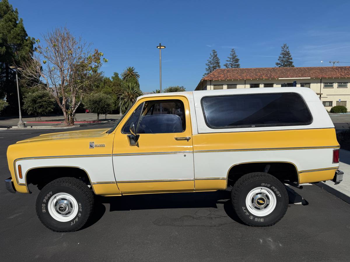 Chevrolet-K5-blazer-1977-yellow