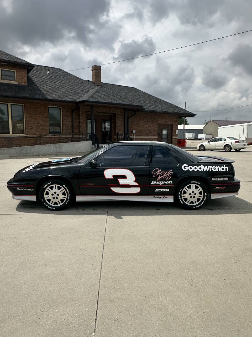 Chevrolet-Lumina-1991-Black-Red