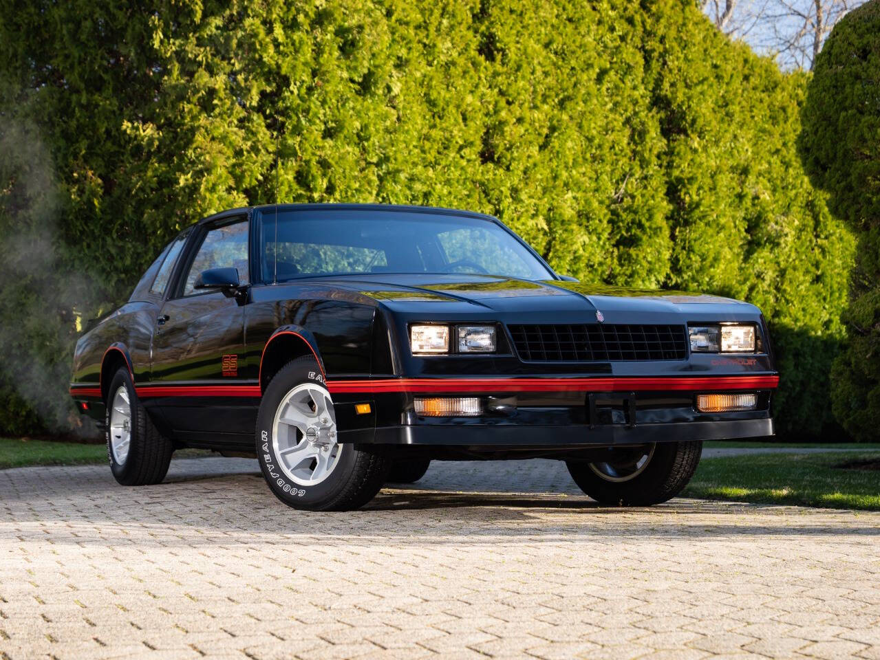Chevrolet-Monte-carlo-1987-Black-Brown