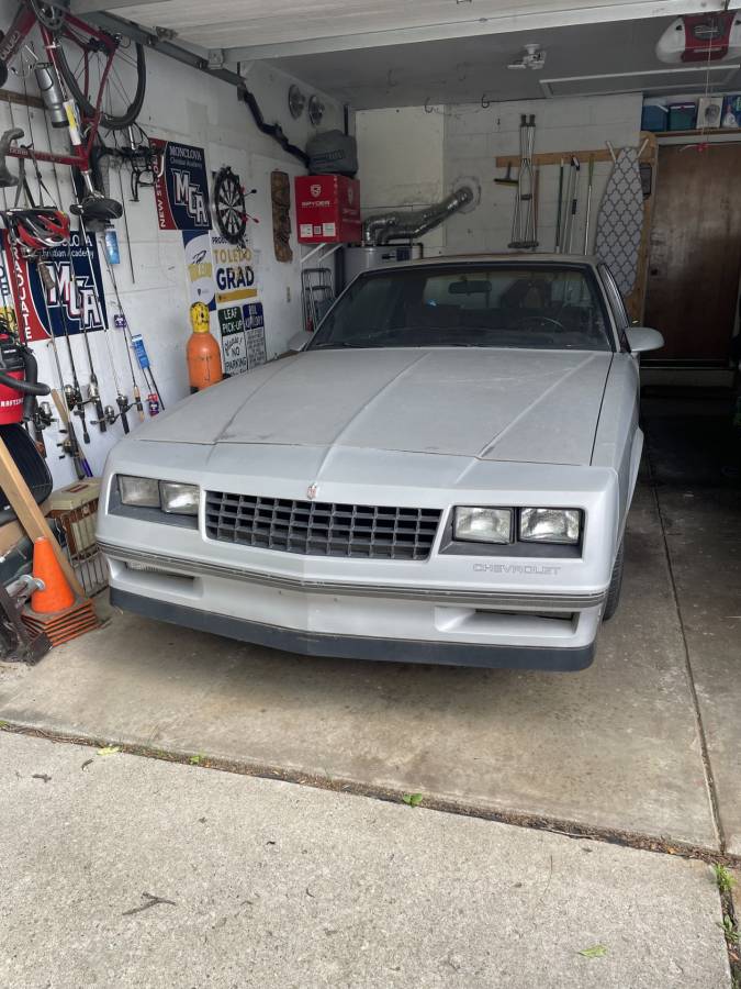 Chevrolet-Monte-carlo-1987-silver