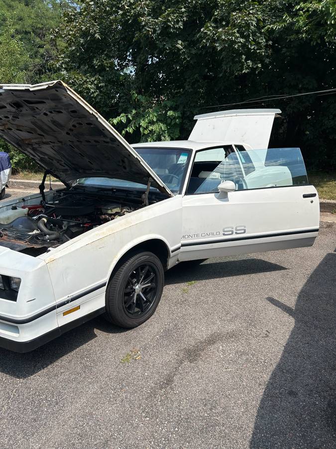 Chevrolet-Monte-carlo-ss-1983-white