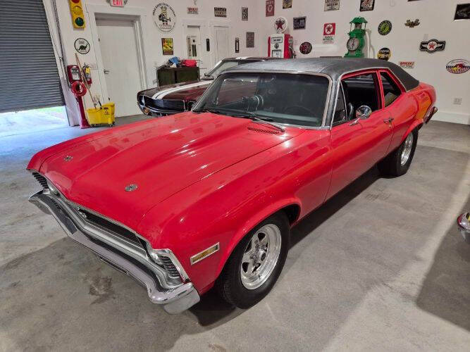 Chevrolet-Nova-1972-Red-Black-Vinyl-Top-Black