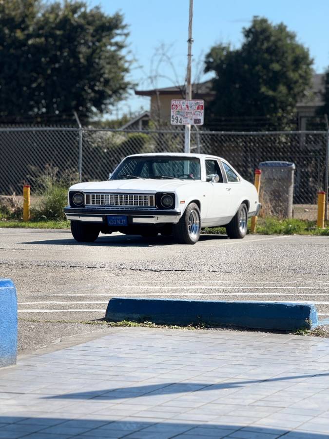 Chevrolet-Nova-1975