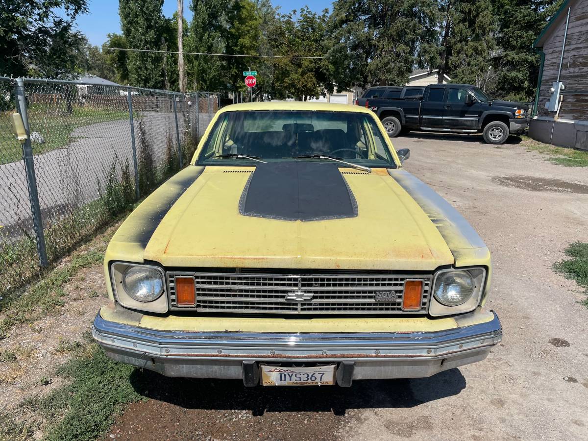 Chevrolet-Nova-1975-yellow
