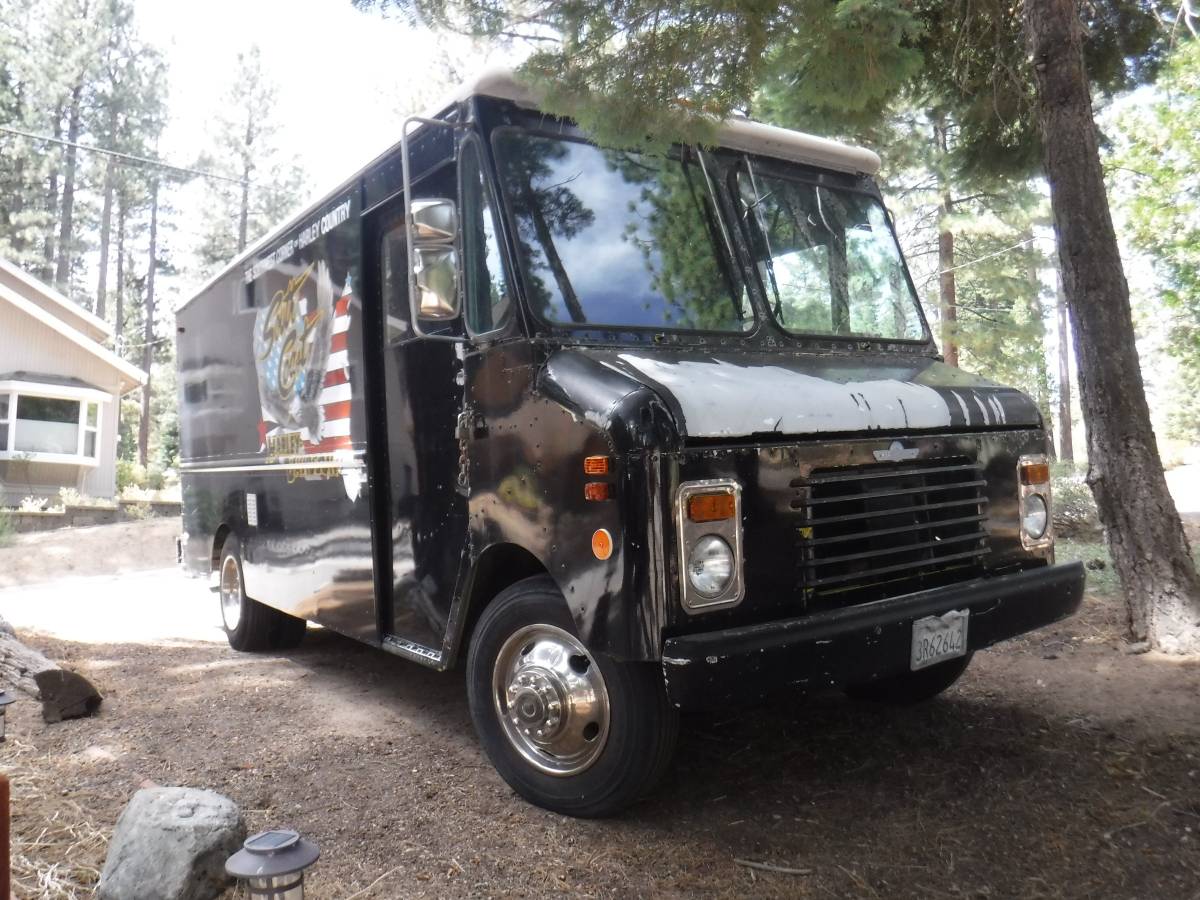 Chevrolet-P-series-1-ton-nominal-1988-black
