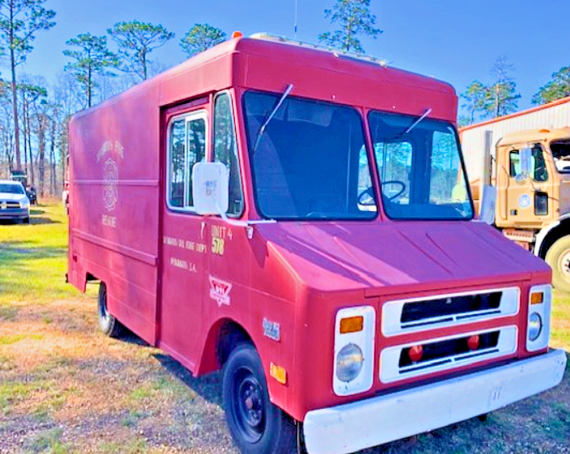 Chevrolet-P20-1981-Delivery-Van-Gray