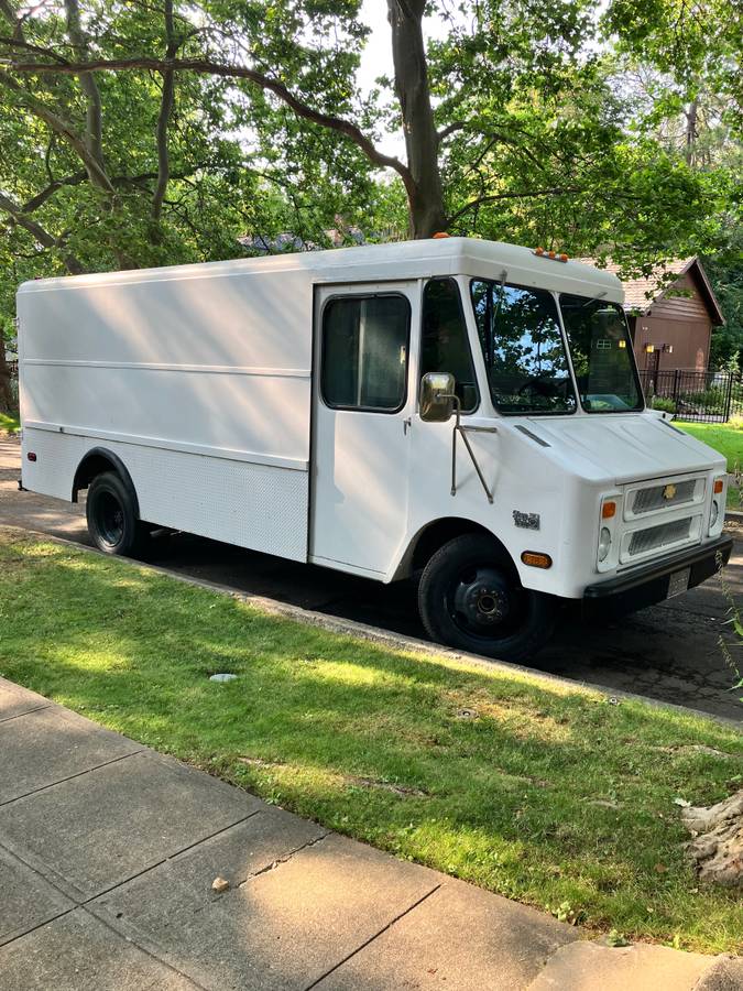 Chevrolet-P30-1979-white
