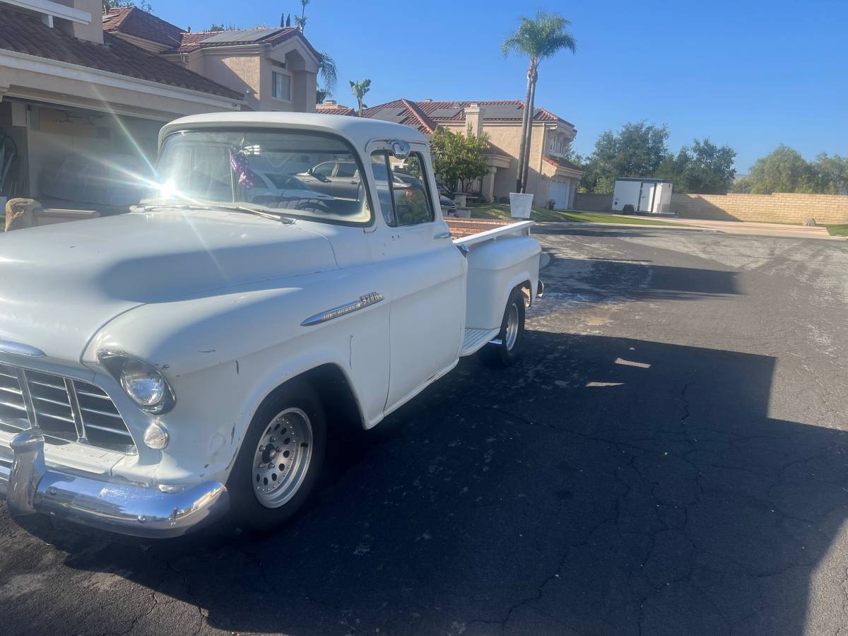 Chevrolet-Pick-up-1956-white