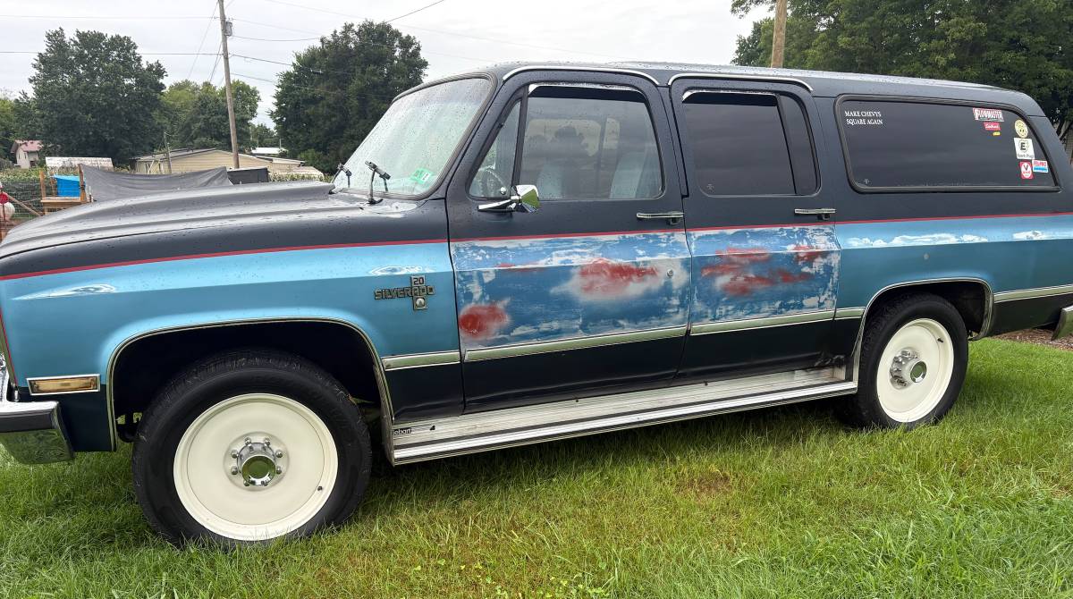 Chevrolet-R20-suburban-.-1988-blue