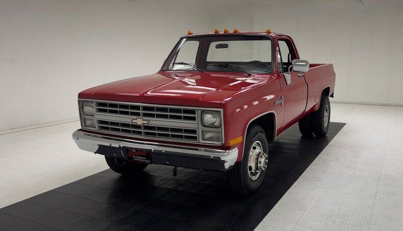 Chevrolet-Rv-3500-series-1987-Bright-Red-Black