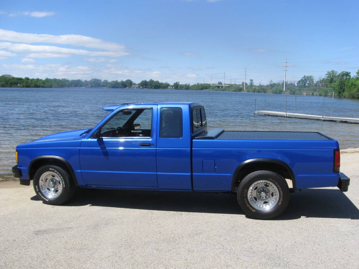 Chevrolet-S10-pickup-1983-blue
