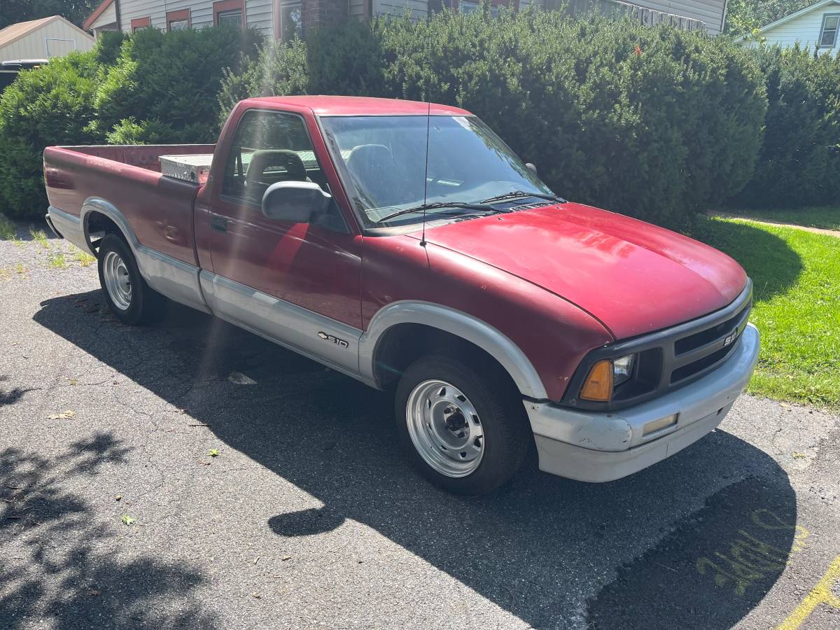 Chevrolet-S10-pickup-1996-red