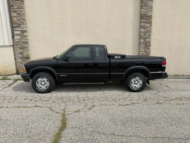 Chevrolet-S10-pickup-4x4-extended-cab-1994-Black-Gray
