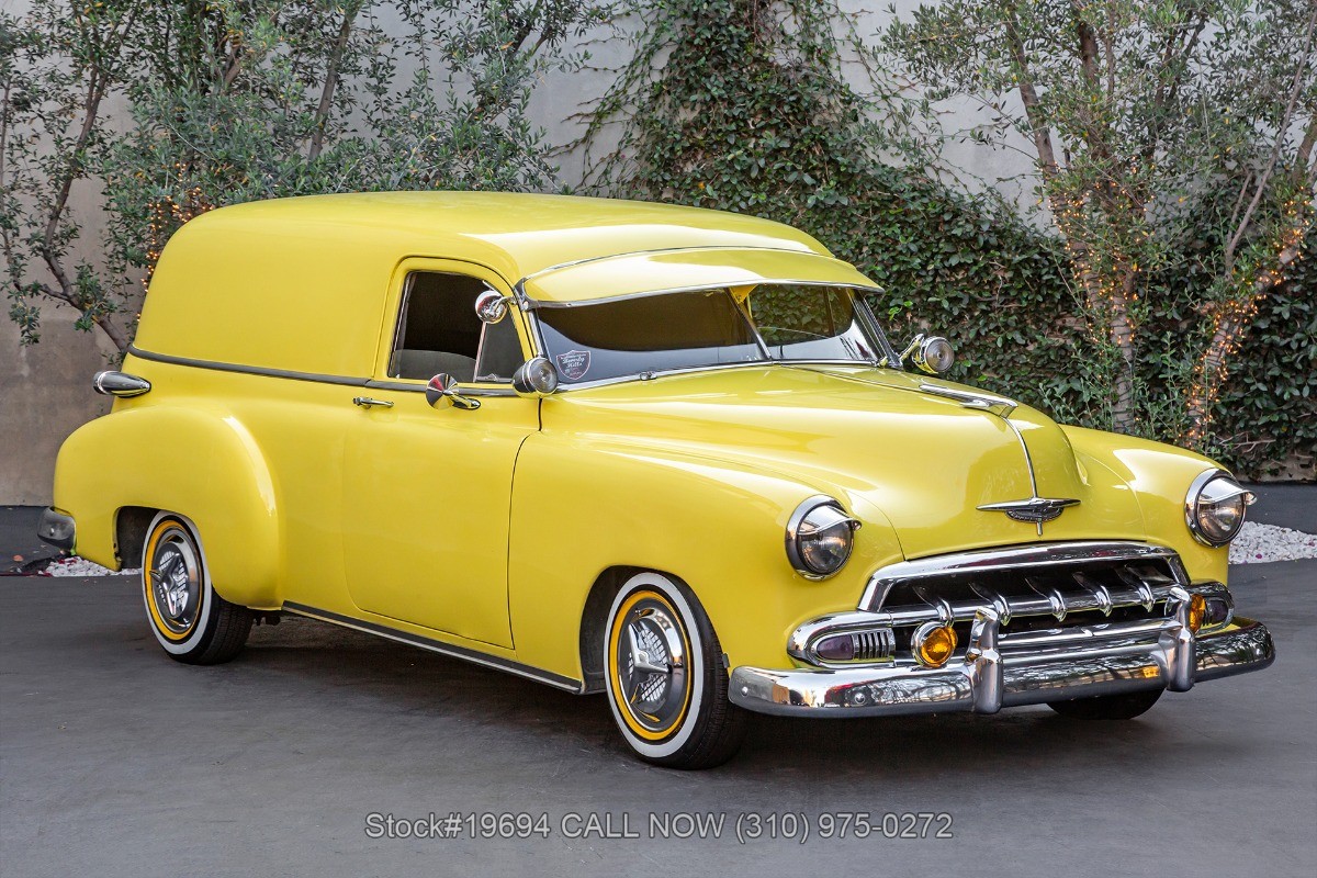 Chevrolet-Sedan-1952