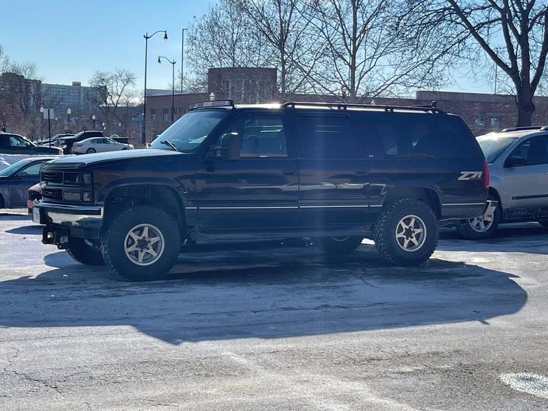 Chevrolet-Silverado-1500-suburban-1992-black