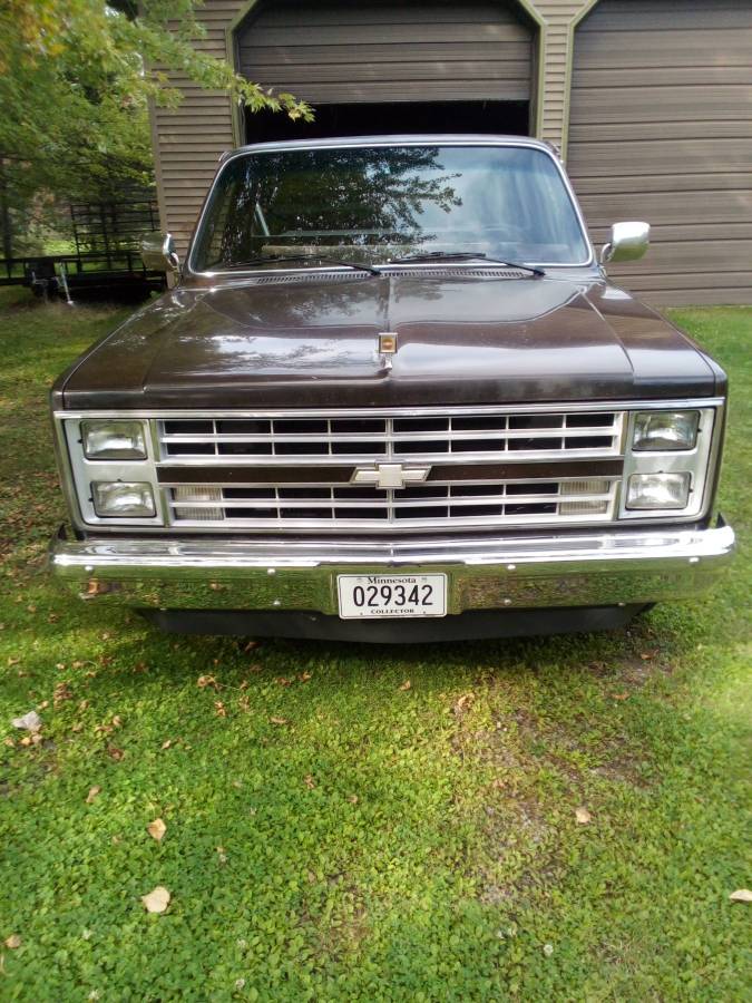 Chevrolet-Silverado-1986-brown