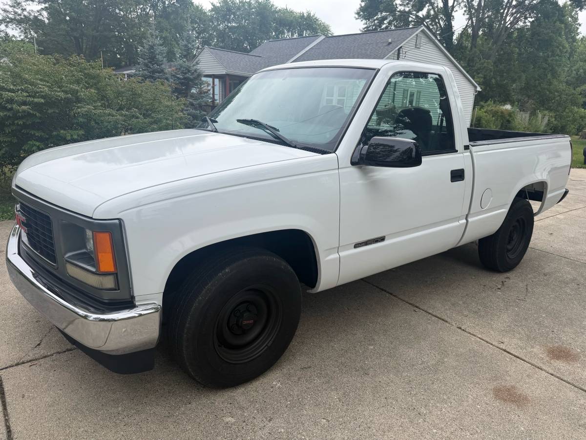 Chevrolet-Silverado-1996-white