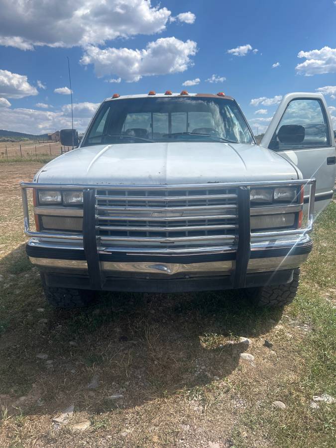 Chevrolet-Silverado-2500hd-1988-white