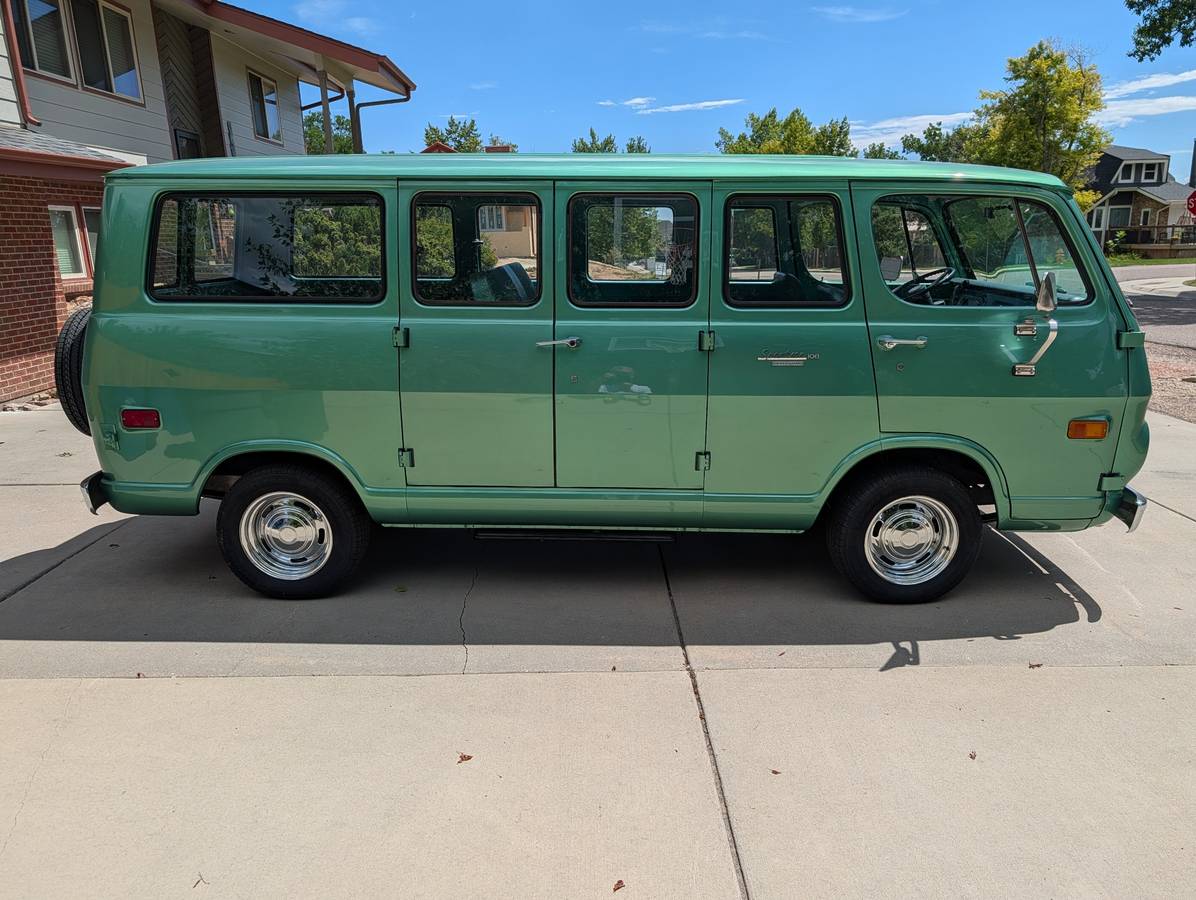 Chevrolet-Sportvan-custom-108-g10-1968-green