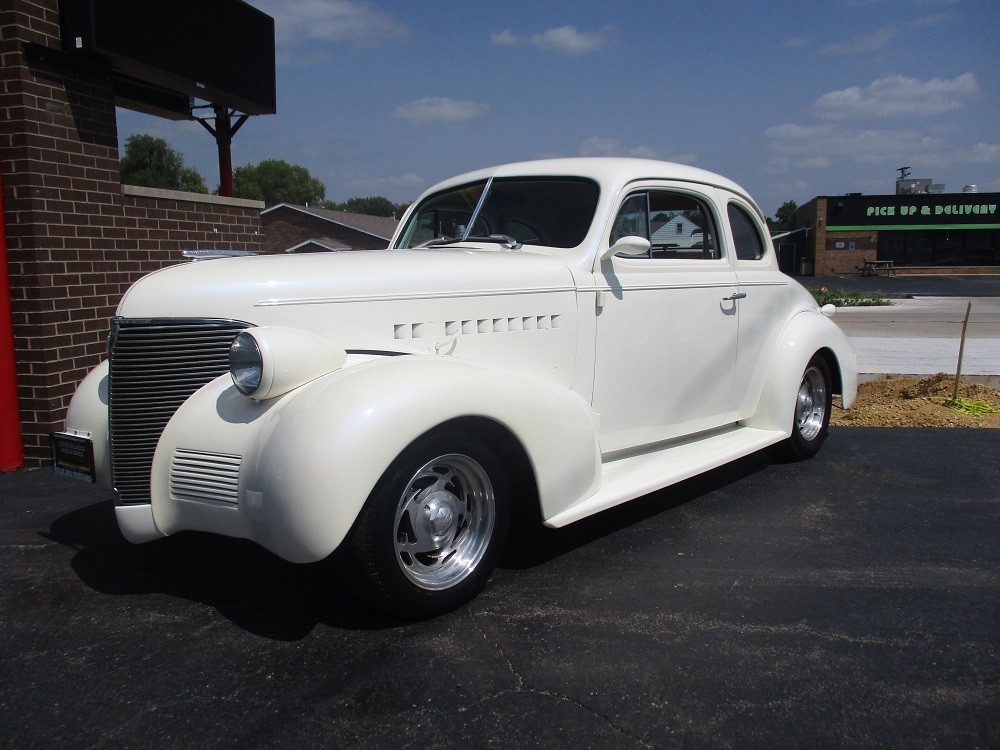 Chevrolet-Street-Rod-1939-Coupe-2-tone-Cream-Tan-Leather