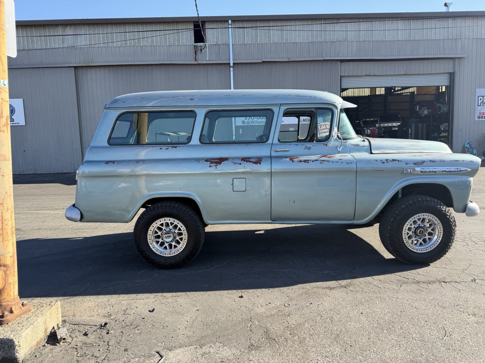 Chevrolet-Suburban-1959-SUV-Teal