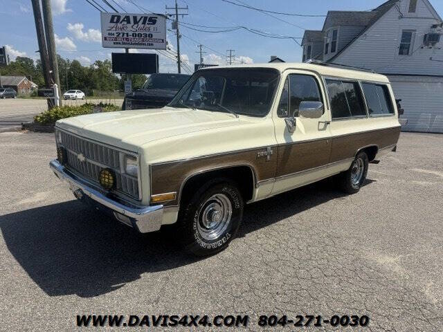 Chevrolet-Suburban-1981-Tan-Tan