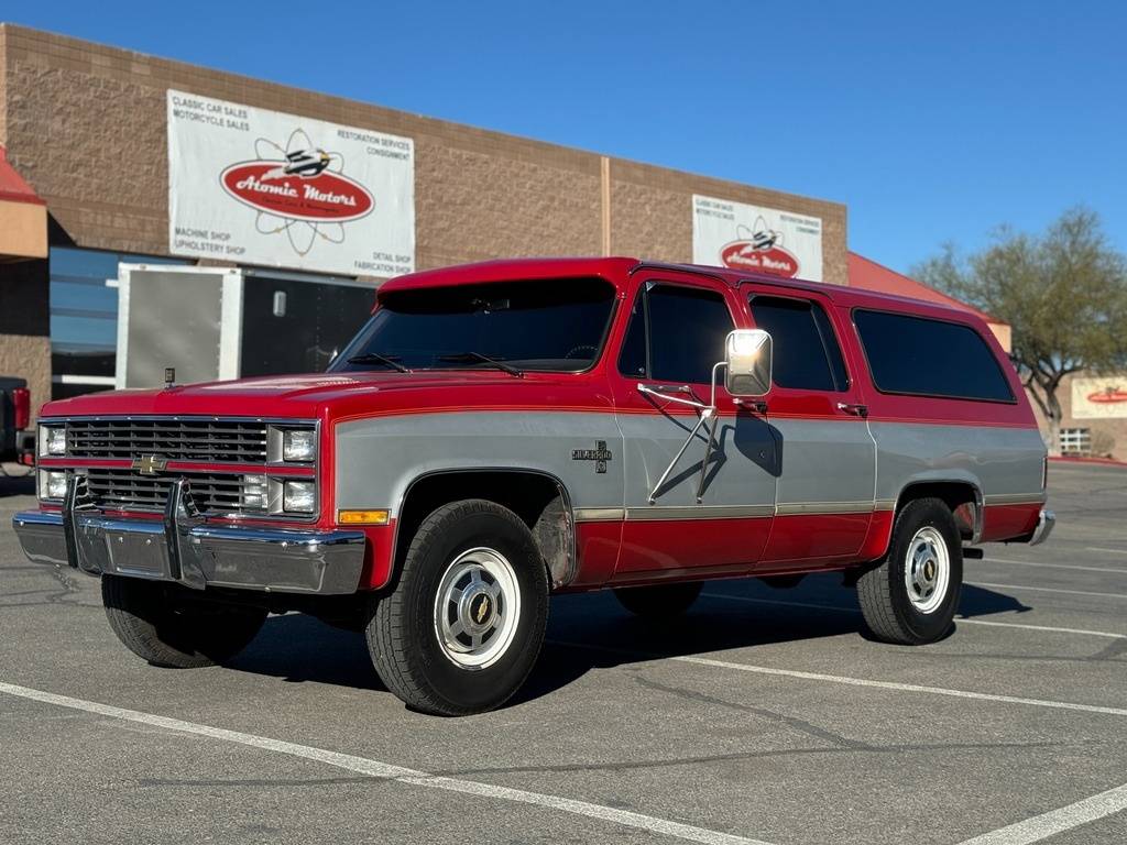 Chevrolet-Suburban-1984-red