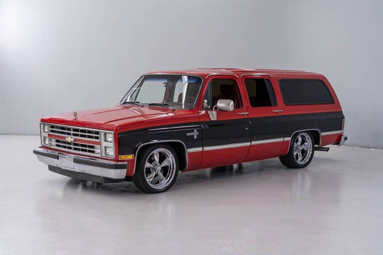 Chevrolet-Suburban-1987-Red-Red