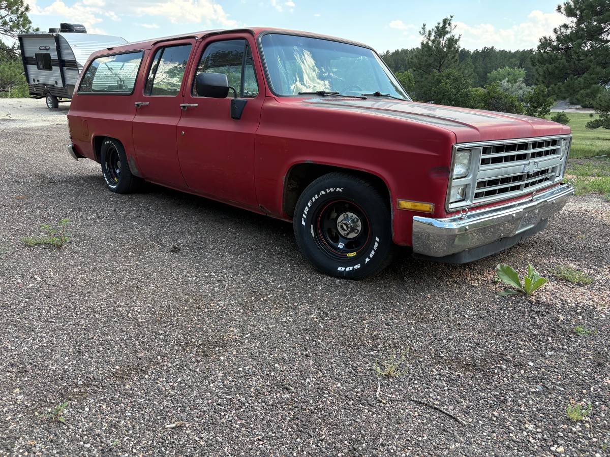 Chevrolet-Suburban-1987