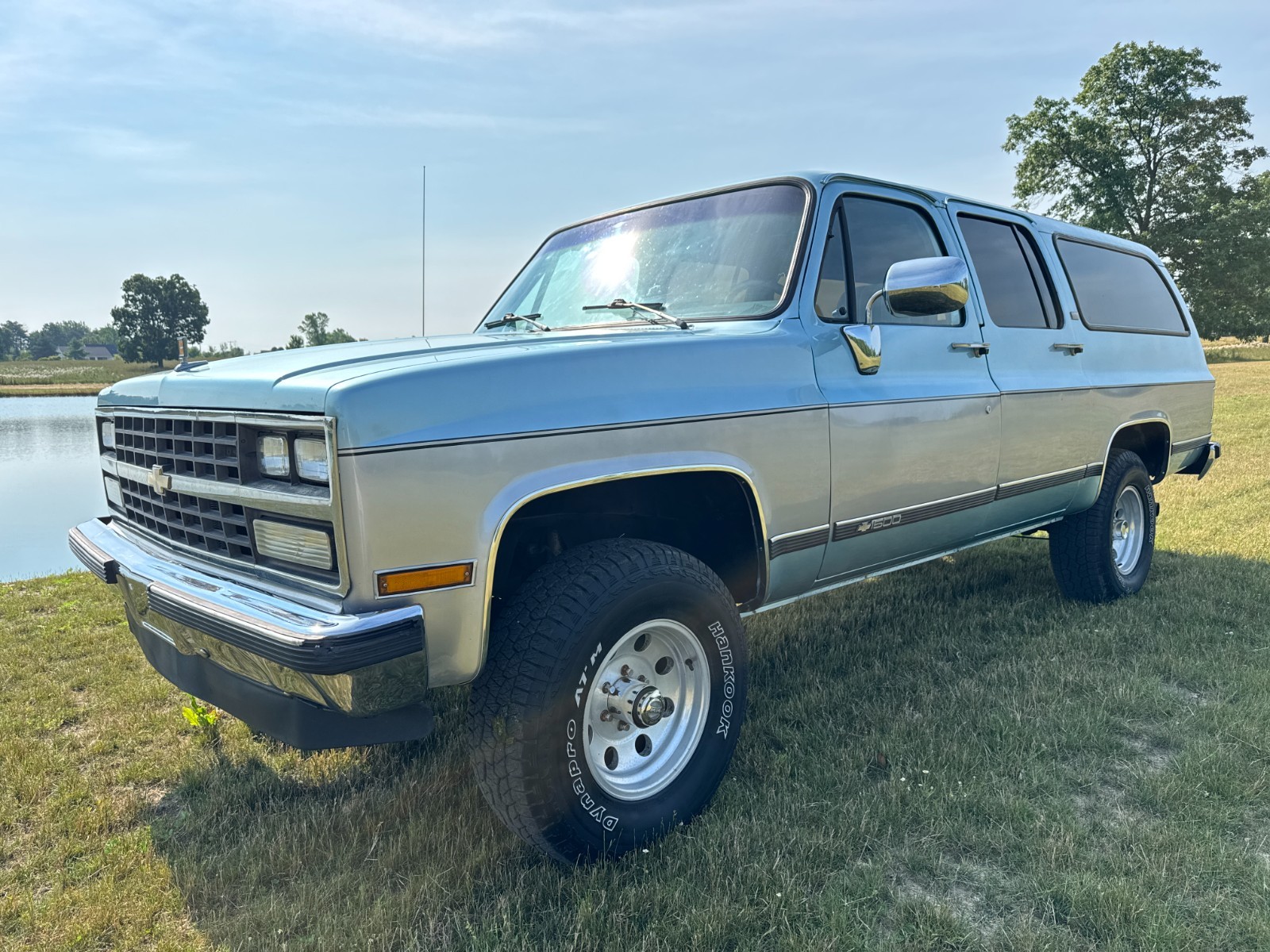 Chevrolet-Suburban-1989-SUV-Gray