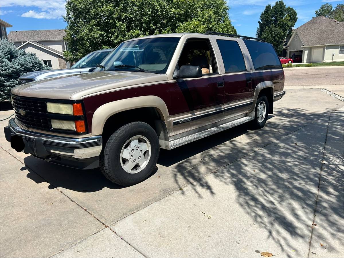 Chevrolet-Suburban-1995