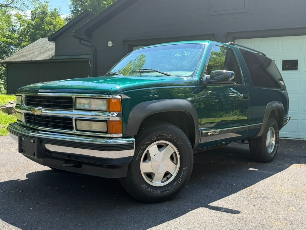 Chevrolet-Tahoe-1995-SUV-Gray