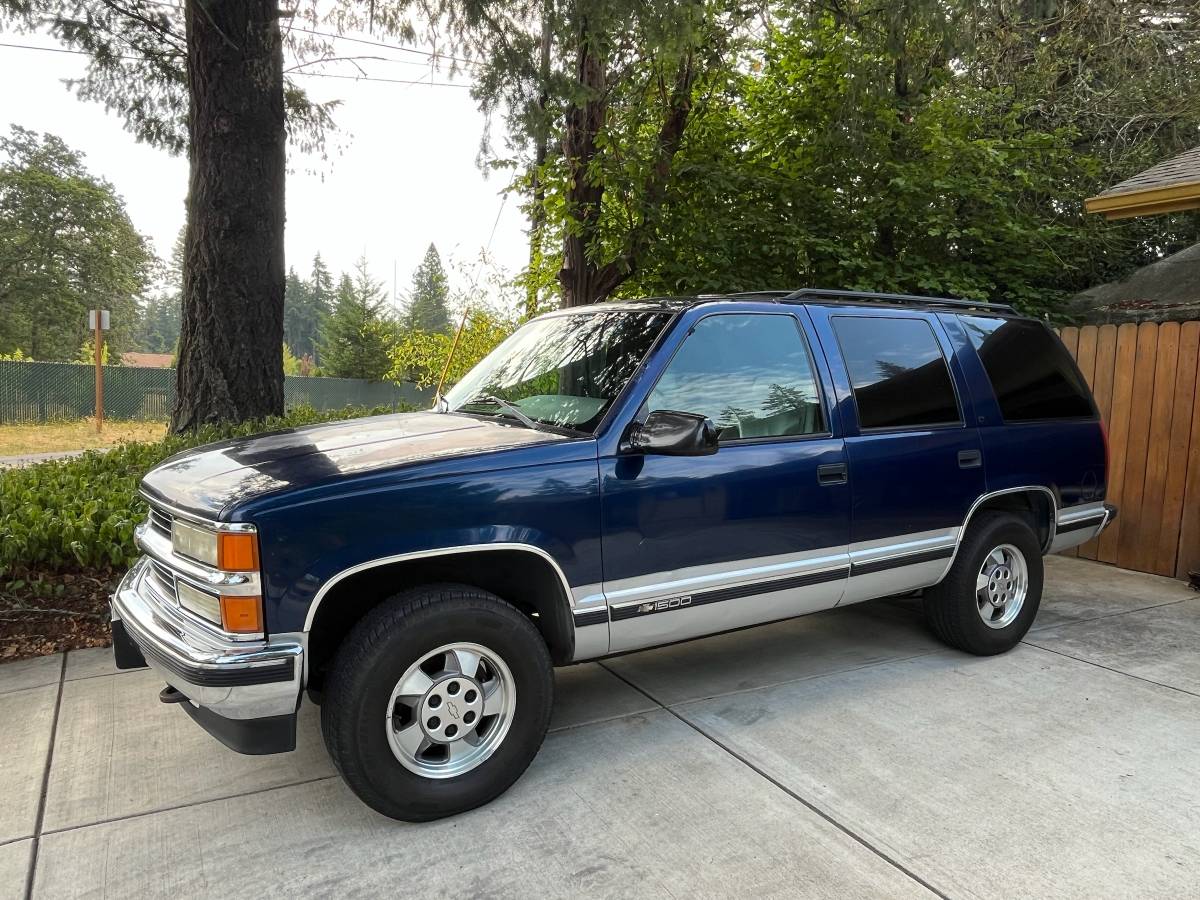 Chevrolet-Tahoe-1996-Blue