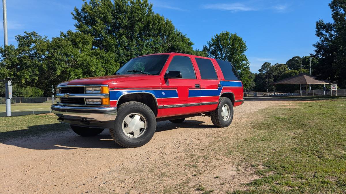 Chevrolet-Tahoe-ls-1996-red