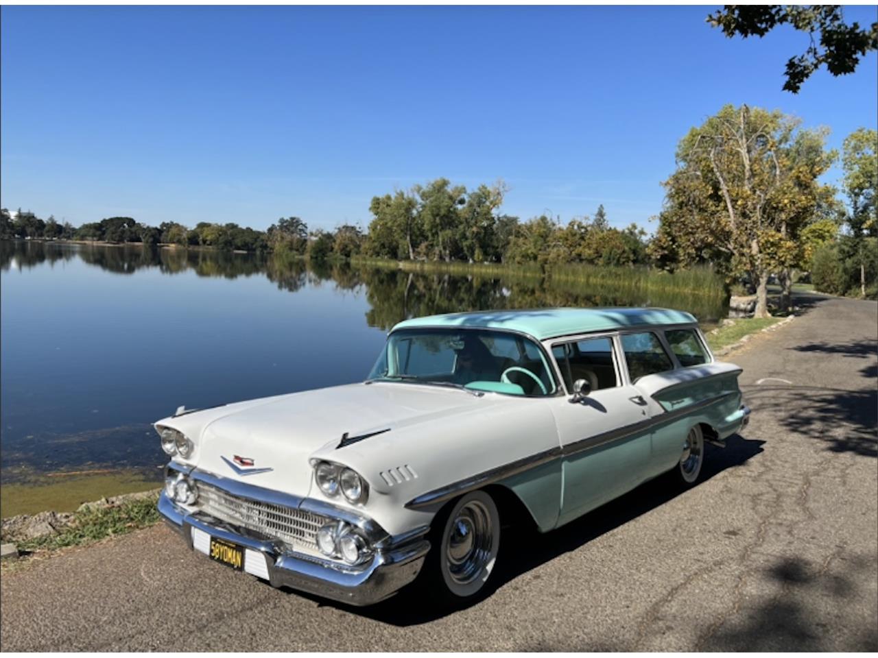 Chevrolet-Yeoman-1958-TealWhite-Two-tone-Tan