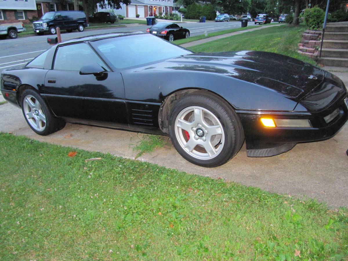 Chevrolett-corvette-1993-black
