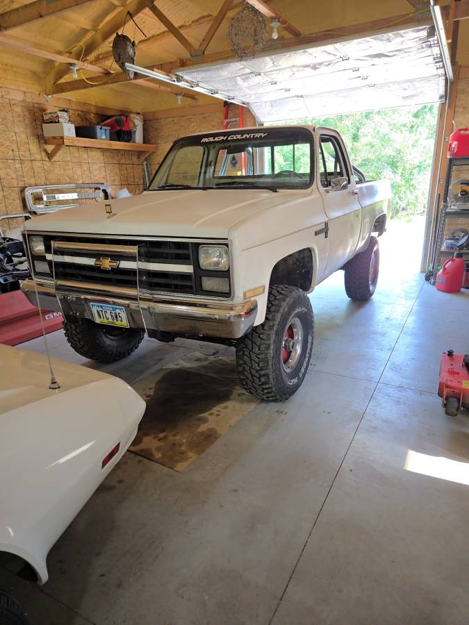 Chevy-1986-white