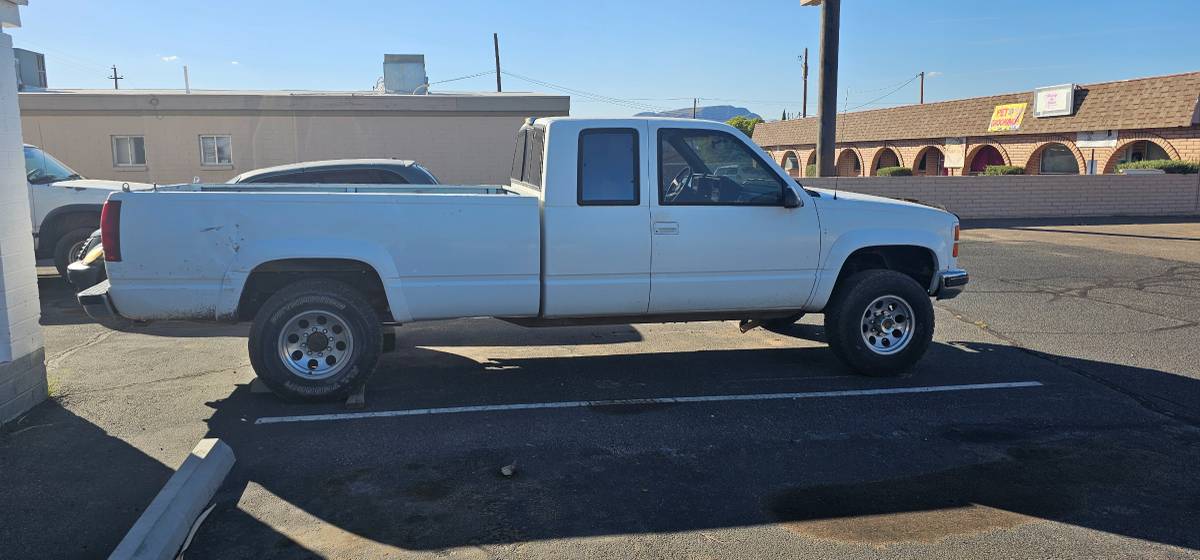 Chevy-3500-4-wheel-drive-1989-white