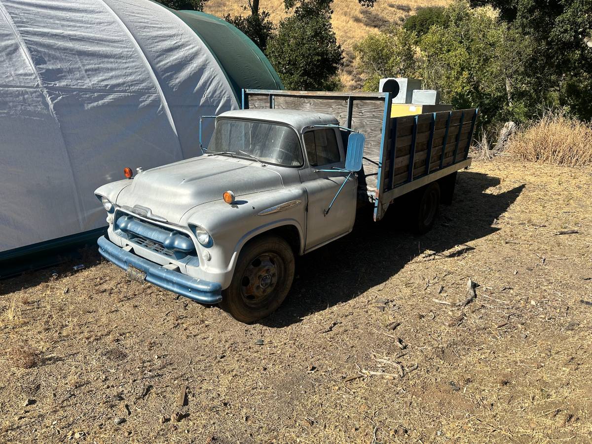 Chevy-6400-truck-1957-silver