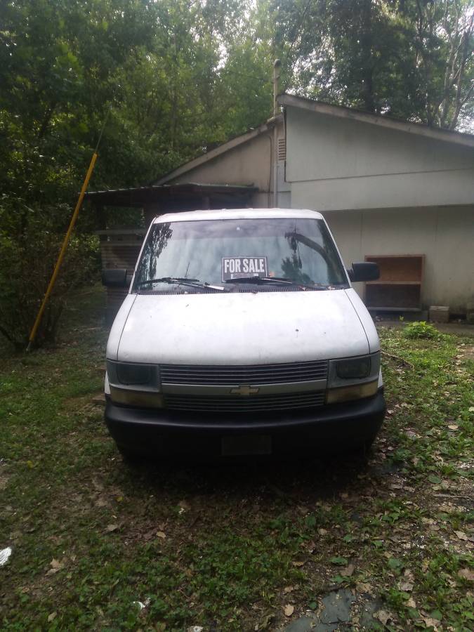 Chevy-astro-van-1995-white
